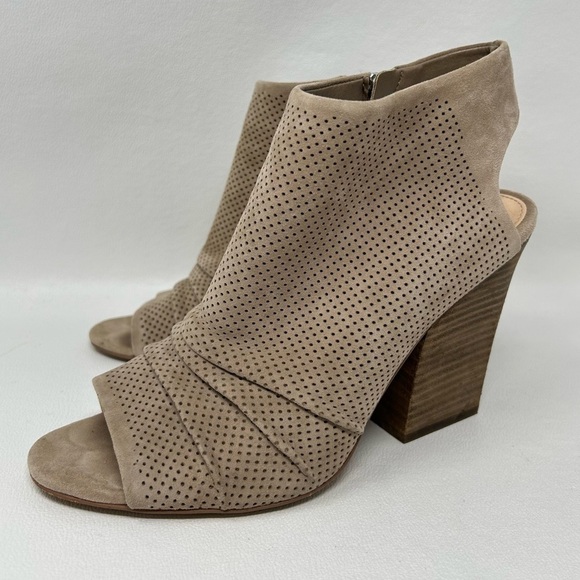 Vince Camuto Kentvi Taupe Perforated Suede Peep Toe Ankle Boot Sandals Size 8.5 - Picture 1 of 13